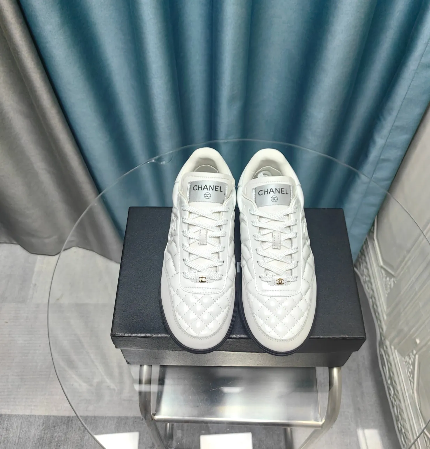 👟👟Ex-factory price 520👟👟 Chanel Chanel - 2024 counter top casual sports shoes This classic design; the upper is electro-embroidered with a variety of techniques; the outsole is fashionable and sporty; it is unusual to incorporate a variety of color matching elements... The diversified mix and match is very beautiful and versatile, casual, fashionable, sports and outdoor can be taken into account... ꫛꫀꪝ Go➫ Material: ❶Upper made of: Original imported mixed-breed sheep ❷Inside made of: original imported breathable sheepskin ❸Outsole based on: original TPU outsole Full set of boutique packaging for women 35–41